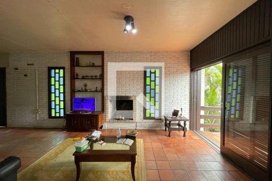 Casa à venda com 4 quartos, 250m² em Rio Branco, Novo Hamburgo