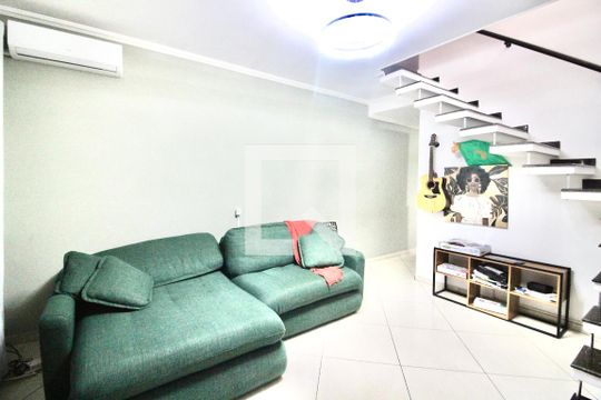 Casa para alugar com 3 quartos, 253m² em Jardim Brasilia (zona Leste), São Paulo