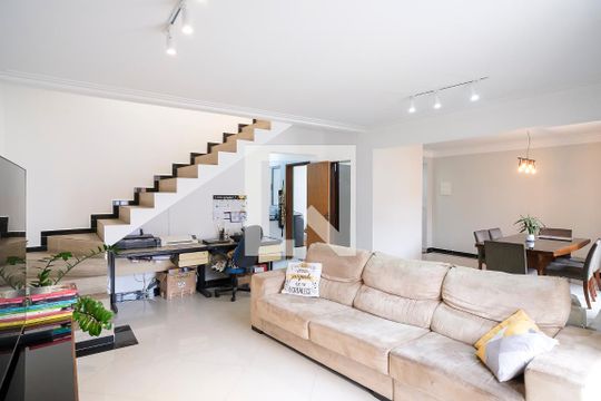 Casa para alugar com 3 quartos, 215m² em Santa Maria, São Caetano do Sul