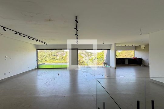 Casa de Condomínio para alugar com 4 quartos, 400m² em Nova Fazendinha, Carapicuíba