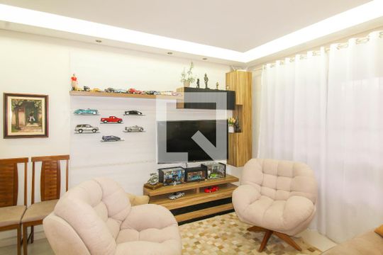 Casa à venda com 3 quartos, 142m² em Niterói, Canoas