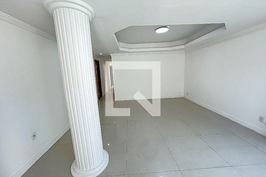 Casa à venda com 3 quartos, 167m² em Vila Valqueire, Rio de Janeiro