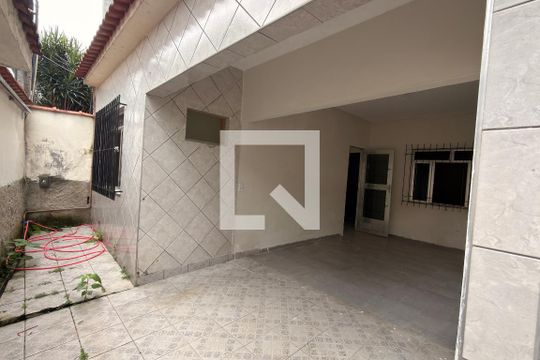 Quintal de casa para alugar com 3 quartos, 70m² em Vila Santa Alice, Duque de Caxias