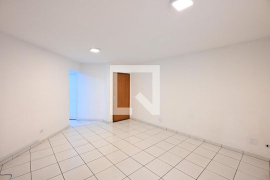 Apartamento para alugar com 2 quartos, 75m² em Jardim Henriqueta, Taboão da Serra