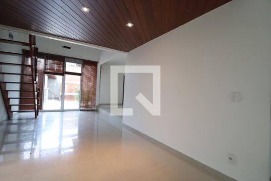 Casa para alugar com 4 quartos, 320m² em Tabajaras, Uberlândia