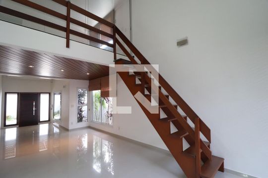 Casa para alugar com 4 quartos, 320m² em Tabajaras, Uberlândia