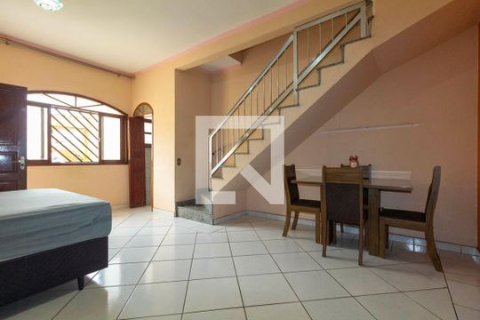 Casa para alugar com 3 quartos, 100m² em Vila Rio Branco, São Paulo