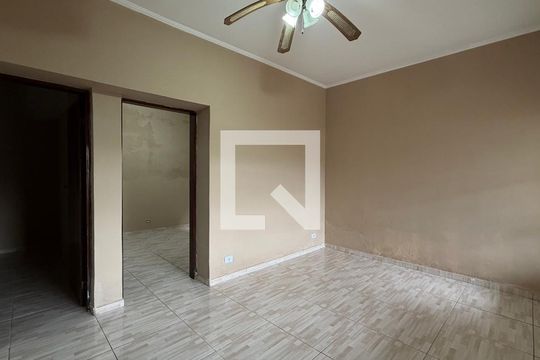 Casa para alugar com 3 quartos, 97m² em Vila Maria Helena, Carapicuíba