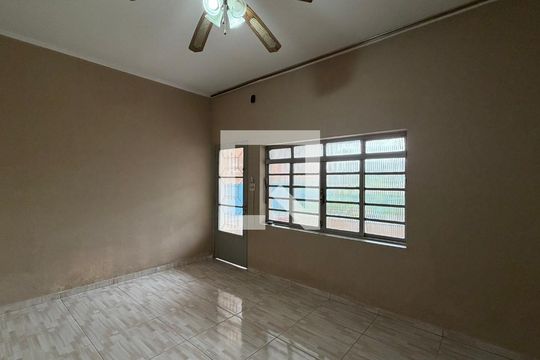 Casa para alugar com 3 quartos, 97m² em Vila Maria Helena, Carapicuíba