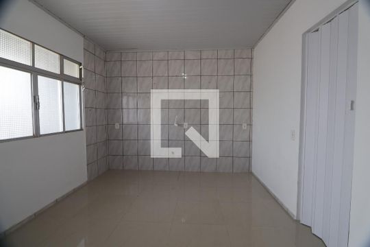 Casa à venda com 2 quartos, 48m² em Centro, Canoas