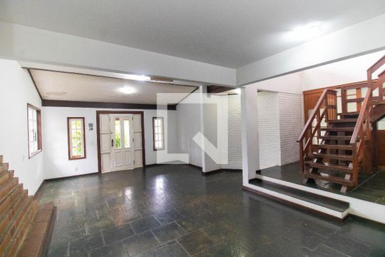 Casa de Condomínio à venda com 6 quartos, 210m² em Pendotiba, Niterói