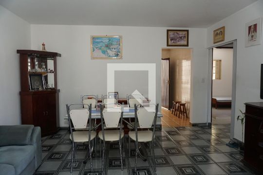 Casa para alugar com 2 quartos, 200m² em Jardim Irapiranga, Embu das Artes