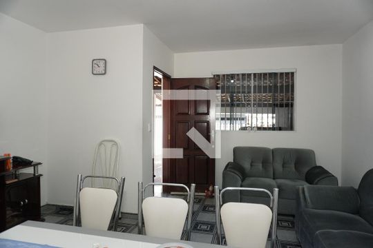 Casa para alugar com 2 quartos, 200m² em Jardim Irapiranga, Embu das Artes