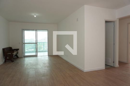 Apartamento para alugar com 3 quartos, 125m² em Vila Bonfim, Embu das Artes