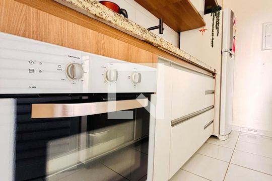 Apartamento à venda com 2 quartos, 74m² em Jardim Henriqueta, Taboão da Serra