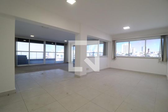 Apartamento para alugar com 4 quartos, 240m² em Saraiva, Uberlândia