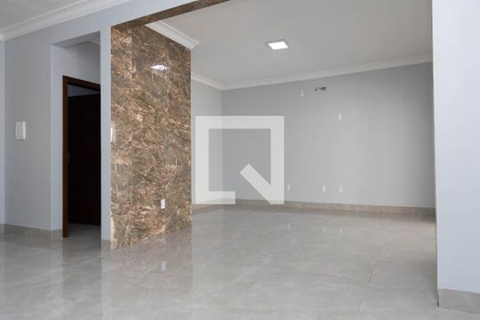 Casa à venda com 3 quartos, 200m² em Setor Jao, Goiânia