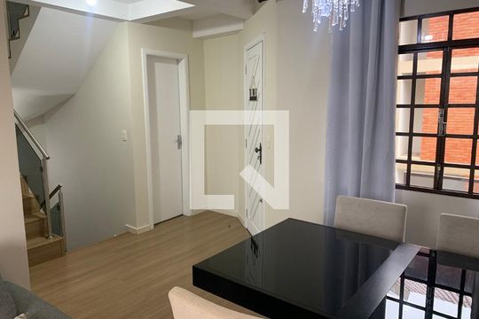 Casa à venda com 2 quartos, 128m² em Capão Raso, Curitiba