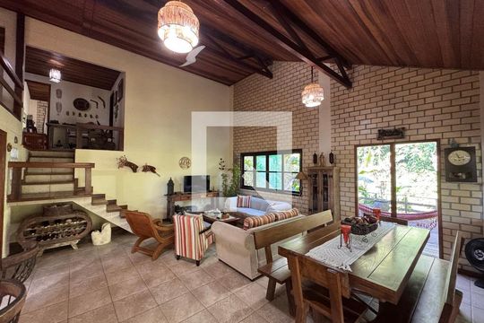 Casa de Condomínio para alugar com 3 quartos, 280m² em Barra de Guaratiba, Rio de Janeiro