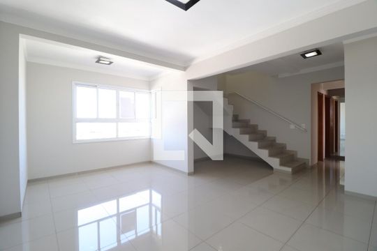 Apartamento para alugar com 3 quartos, 180m² em Tibery, Uberlândia