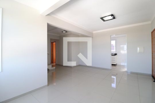 Apartamento para alugar com 3 quartos, 180m² em Tibery, Uberlândia