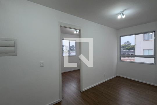 Apartamento para alugar com 1 quarto, 28m² em Chacara Santa Lucia dos Ypes, Carapicuíba