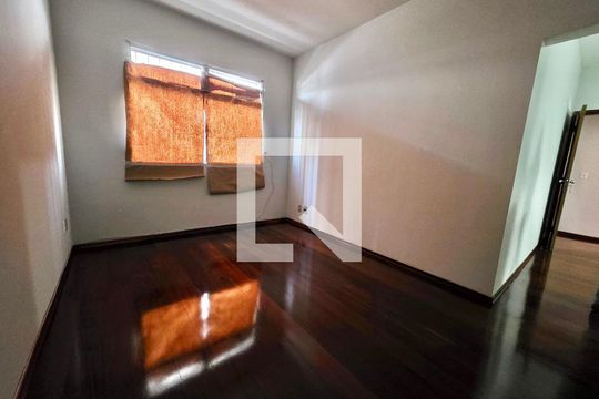 Apartamento para alugar com 3 quartos, 127m² em Santo Antônio, Belo Horizonte