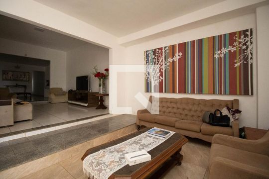 Casa de Condomínio para alugar com 6 quartos, 400m² em Vila Planalto, Brasília