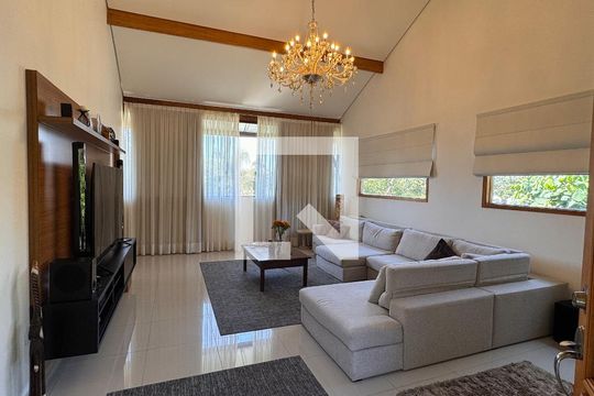 Casa de Condomínio para alugar com 3 quartos, 800m² em Granja Viana Ii, Cotia