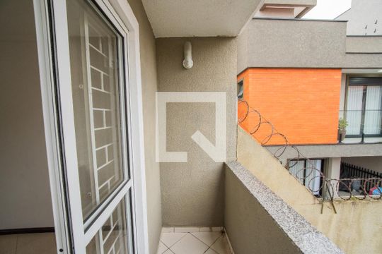 Suíte de casa de condomínio para alugar com 3 quartos, 129m² em Uberaba, Curitiba