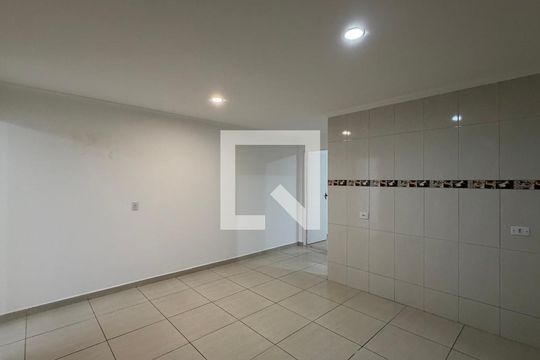 Casa para alugar com 2 quartos, 74m² em Jardim Leonor, Carapicuíba