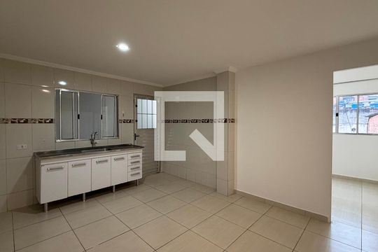 Casa para alugar com 2 quartos, 74m² em Jardim Leonor, Carapicuíba