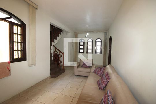 Casa para alugar com 3 quartos, 150m² em Parque Savoi City, São Paulo