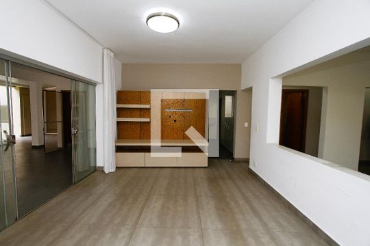 Casa para alugar com 5 quartos, 817m² em Estoril, Belo Horizonte