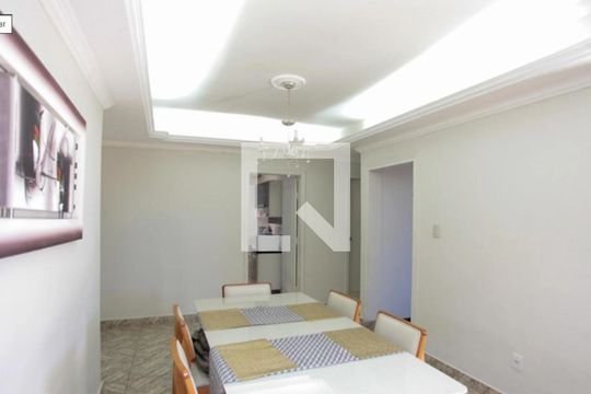 Casa à venda com 4 quartos, 360m² em Centro, Contagem