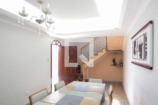 Casa à venda com 4 quartos, 360m² em Centro, Contagem