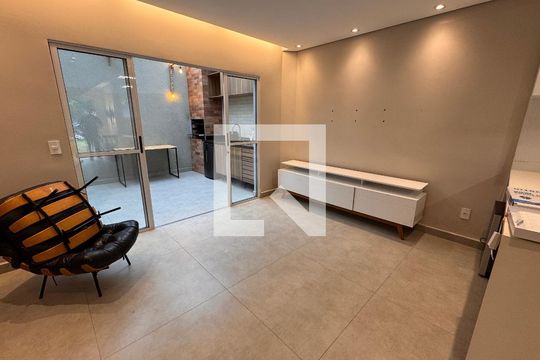 Casa de Condomínio para alugar com 2 quartos, 75m² em Caiapia, Cotia