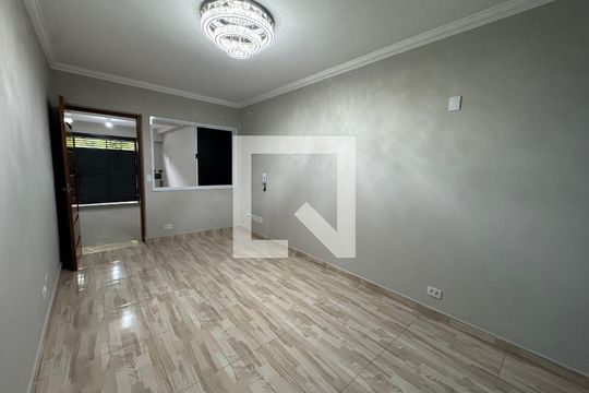Casa para alugar com 2 quartos, 500m² em Quitaúna, Osasco