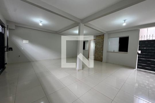 Casa para alugar com 2 quartos, 500m² em Quitaúna, Osasco