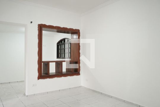 Casa para alugar com 2 quartos, 220m² em Chácara Seis de Outubro, São Paulo
