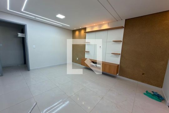 Casa à venda com 4 quartos, 300m² em Conjunto 9, Brasília