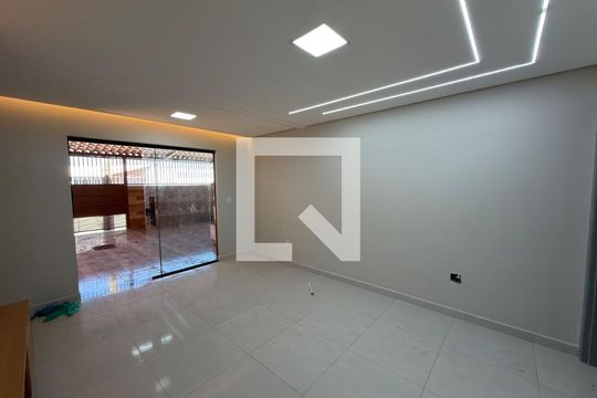 Casa à venda com 4 quartos, 300m² em Conjunto 9, Brasília