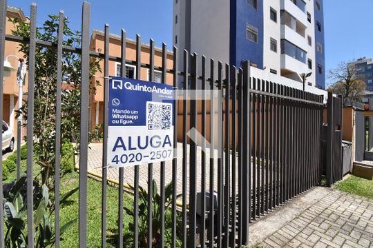 Placa de kitnet/studio para alugar com 1 quarto, 42m² em Bacacheri, Curitiba