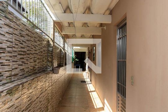 Casa para alugar com 5 quartos, 250m² em Jardim Sao Judas Tadeu, Taboão da Serra