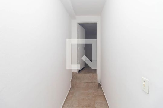 Corredor dos quartos de casa para alugar com 2 quartos, 66m² em Vila Maria, São Paulo
