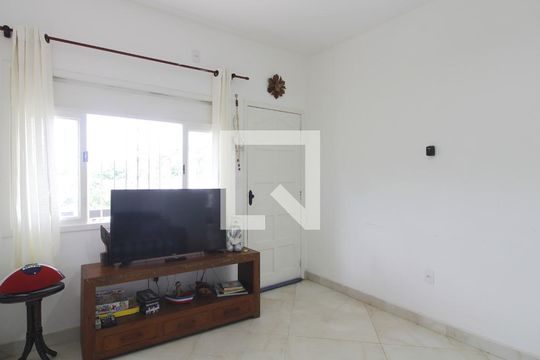 Sala de casa de condomínio para alugar com 3 quartos, 350m² em Jardim Pero, Cabo Frio