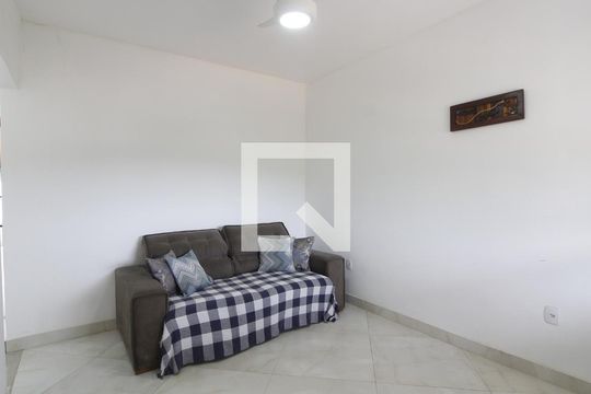 Sala de casa de condomínio para alugar com 3 quartos, 350m² em Jardim Pero, Cabo Frio