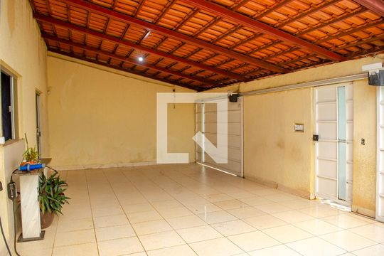 Casa à venda com 3 quartos, 250m² em Chacara do Governador, Goiânia