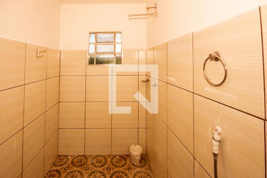 Banheiro de casa à venda com 2 quartos, 180m² em Tupi, Belo Horizonte