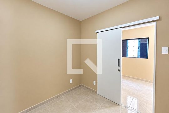 Quarto de casa para alugar com 1 quarto, 35m² em Madureira, Rio de Janeiro